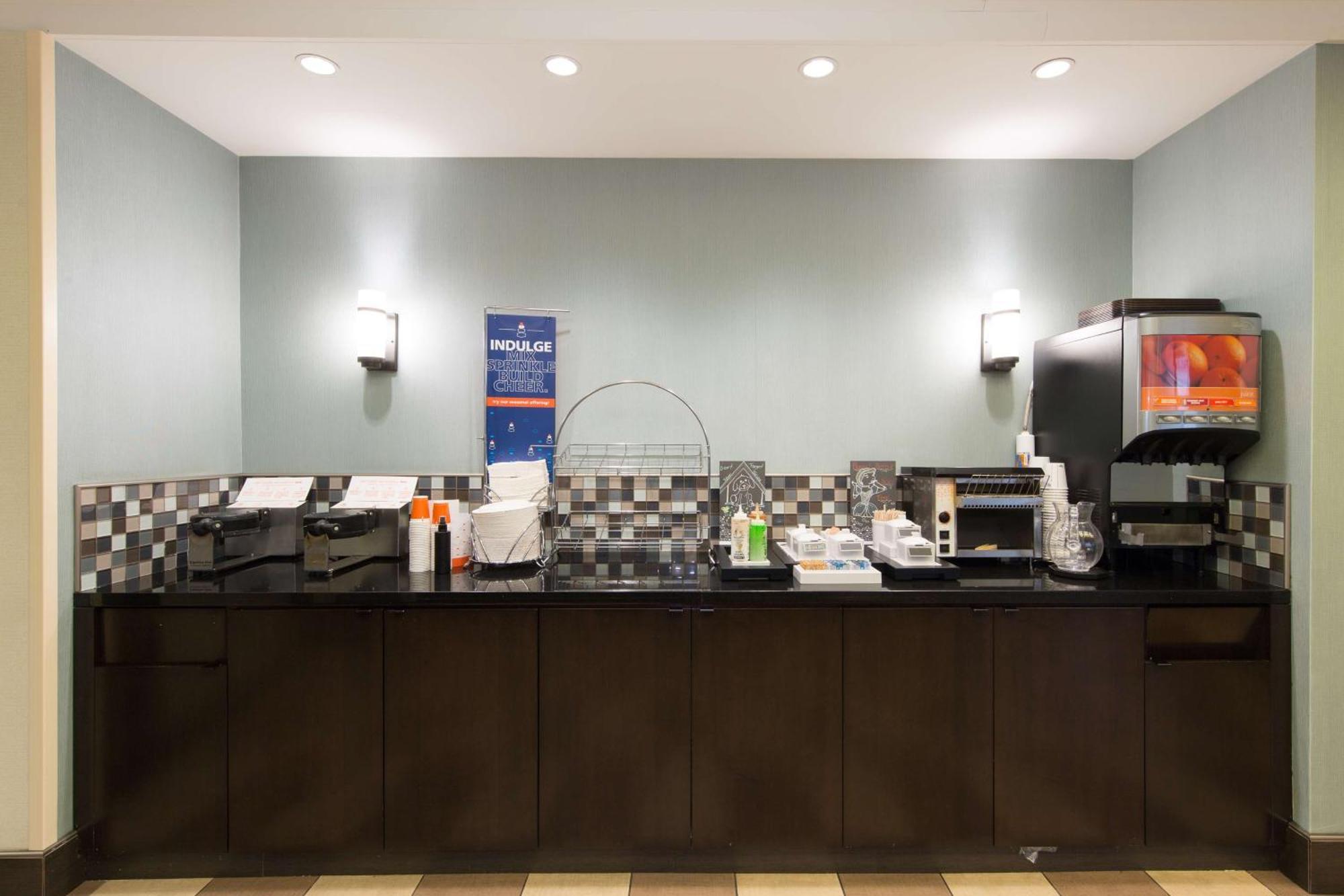 Hampton Inn Плимут-Митинг Экстерьер фото
