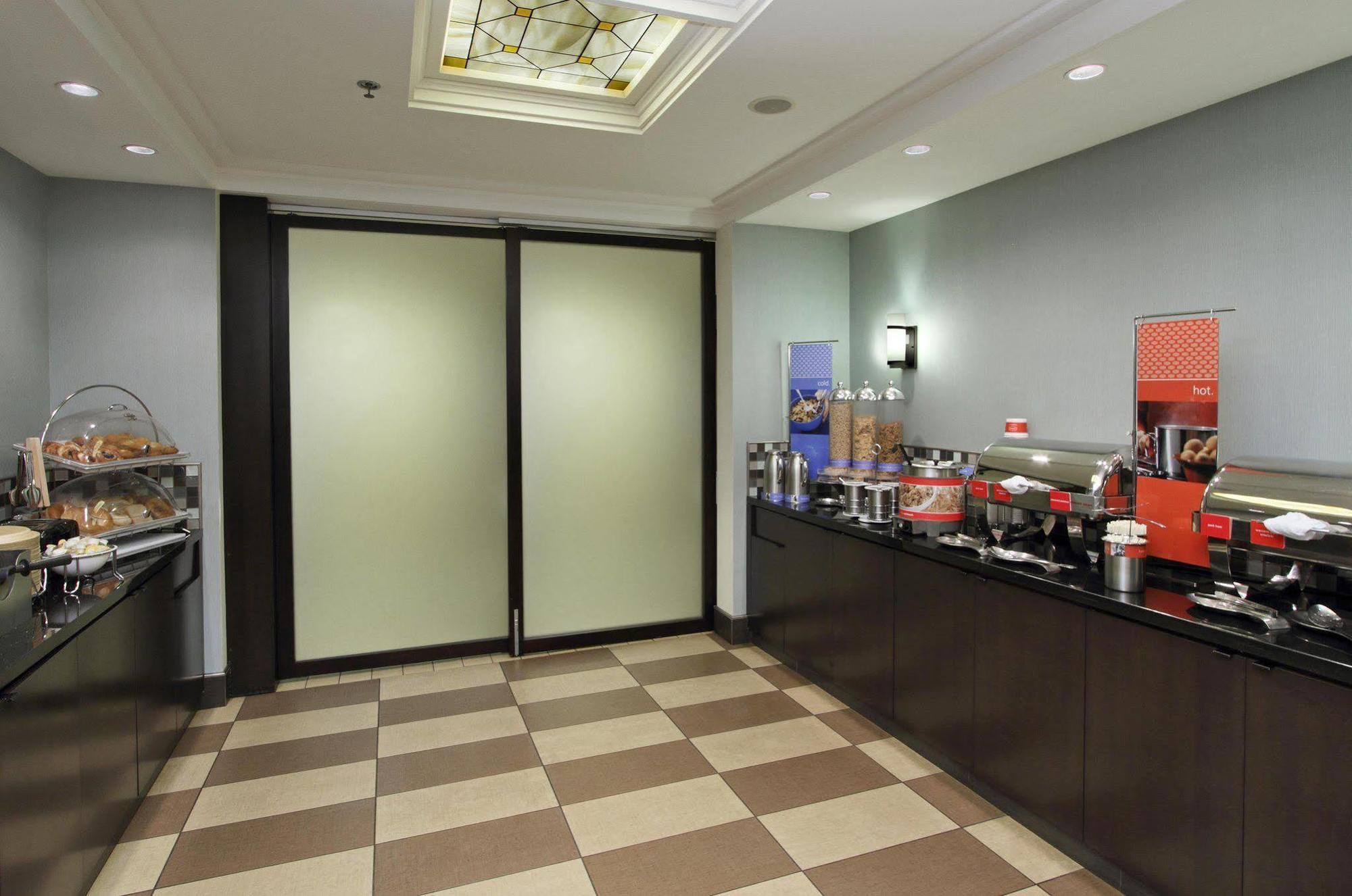 Hampton Inn Плимут-Митинг Экстерьер фото